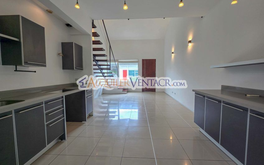 Condo Contemporáneo con amplio jardín en Santa Ana Pozos