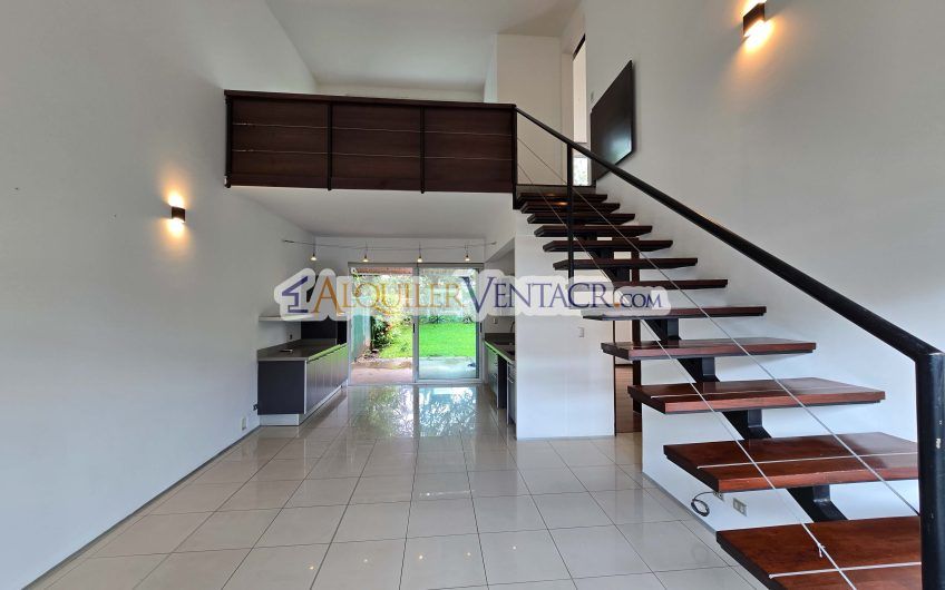 Condo Contemporáneo con amplio jardín en Santa Ana Pozos