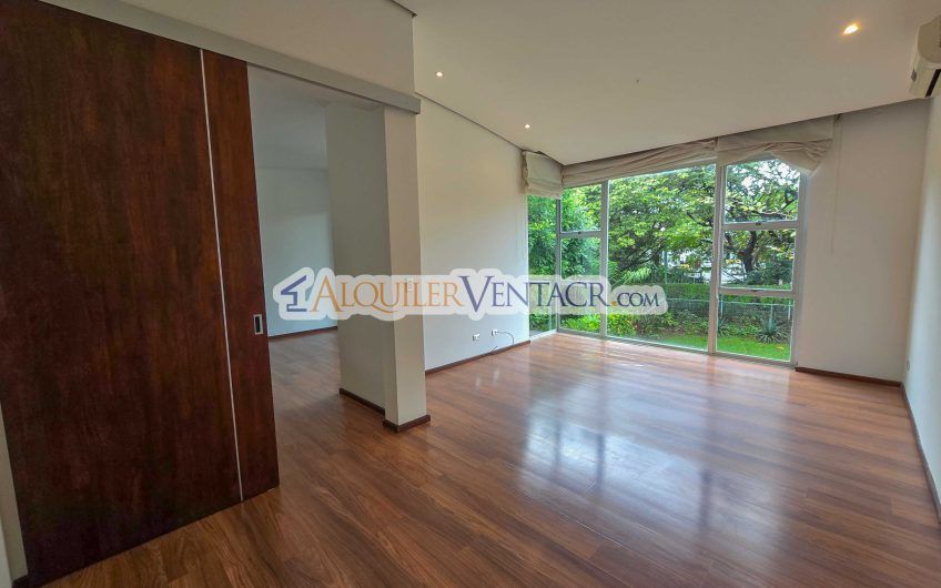 Condo Contemporáneo con amplio jardín en Santa Ana Pozos