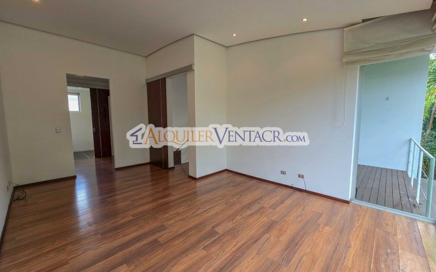 Condo Contemporáneo con amplio jardín en Santa Ana Pozos