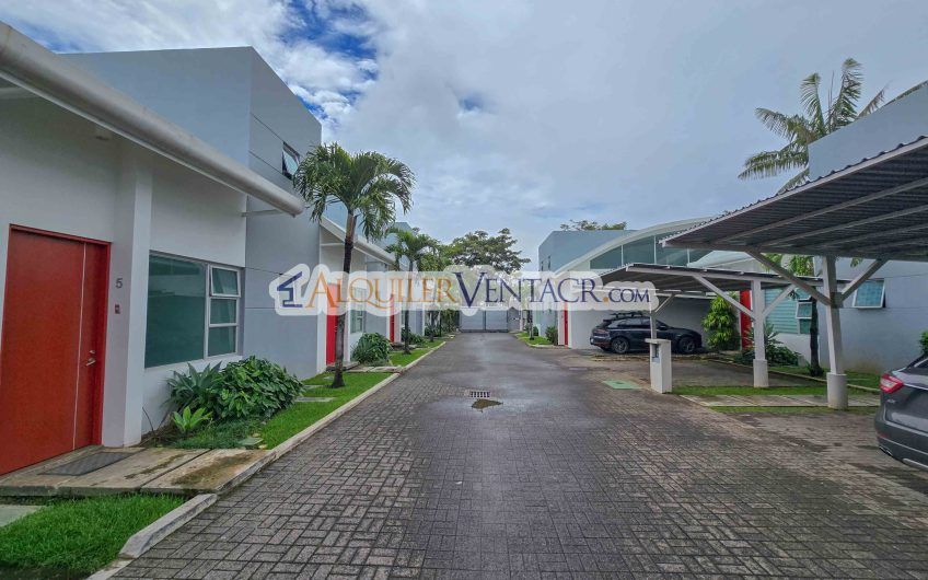 Condo Contemporáneo con amplio jardín en Santa Ana Pozos