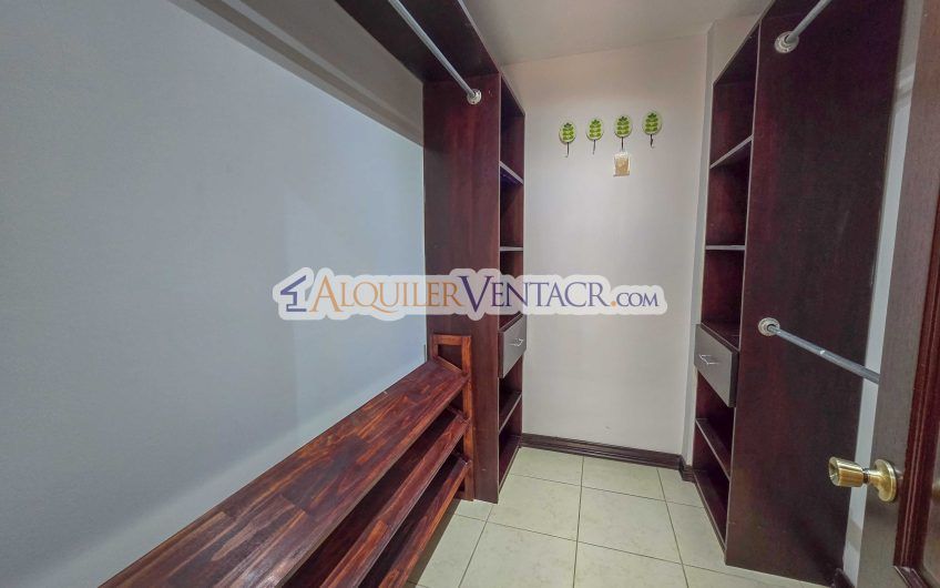 Apartamento amueblado de 2 habit. con balcón en San Rafael Escazú