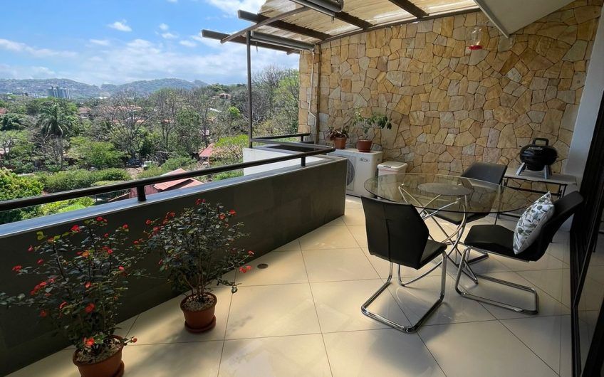 Penthouse amueblado de 3 habit. con vista en Avalon Country Santa Ana