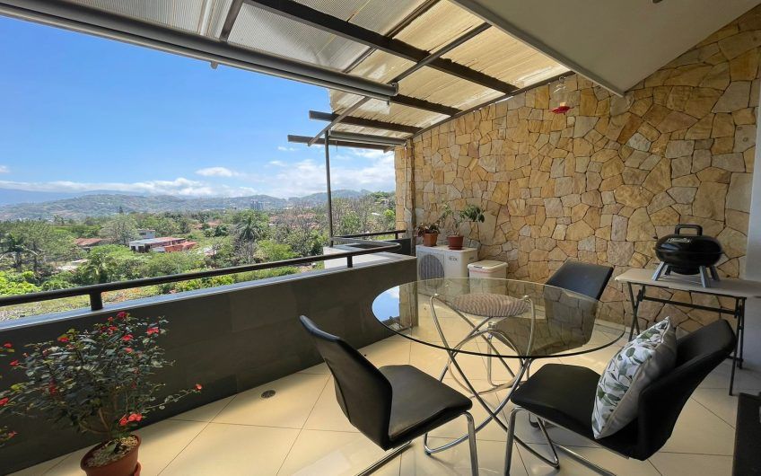 Penthouse amueblado de 3 habit. con vista en Avalon Country Santa Ana