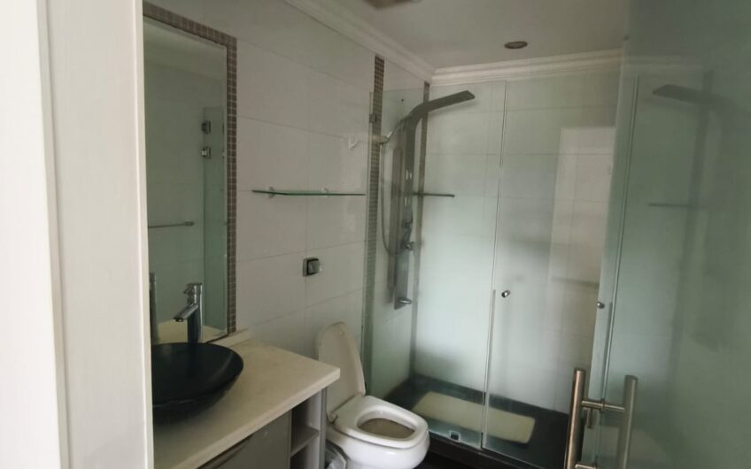 Penthouse amueblado de 3 habit. con vista en Avalon Country Santa Ana