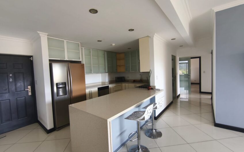 Penthouse amueblado de 3 habit. con vista en Avalon Country Santa Ana