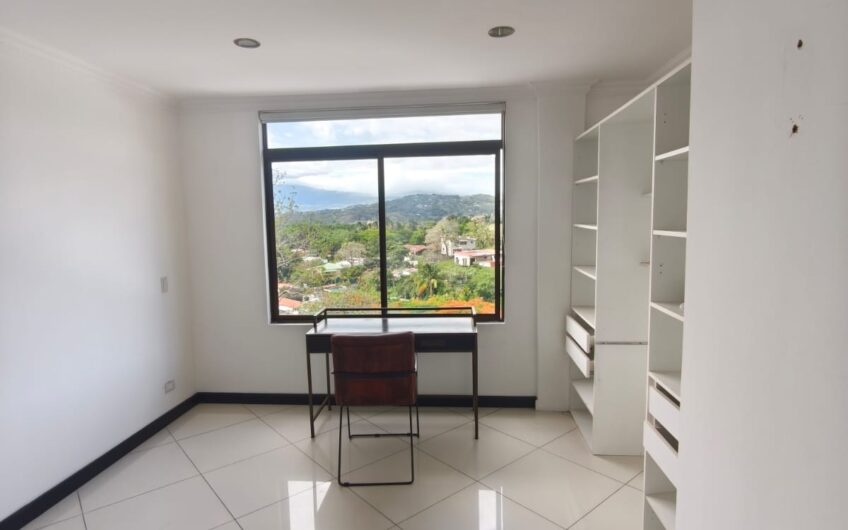 Penthouse amueblado de 3 habit. con vista en Avalon Country Santa Ana