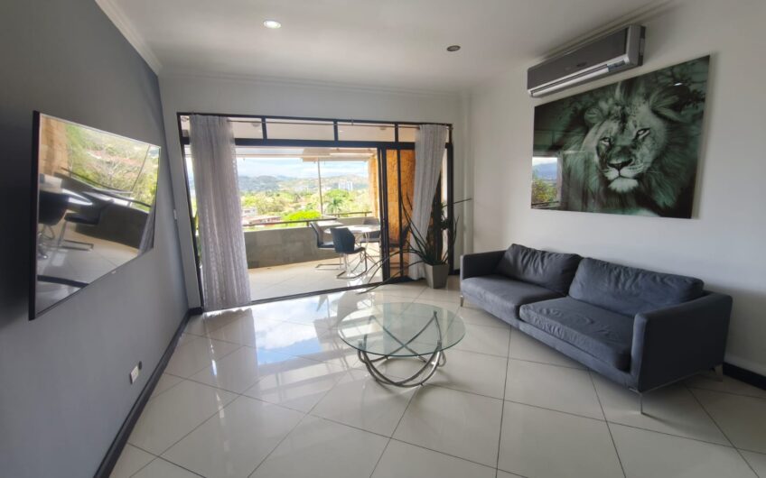 Penthouse amueblado de 3 habit. con vista en Avalon Country Santa Ana