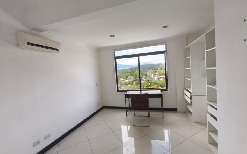 Penthouse amueblado de 3 habit. con vista en Avalon Country Santa Ana