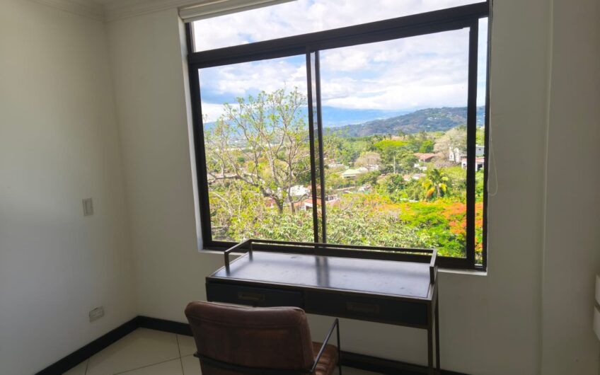 Penthouse amueblado de 3 habit. con vista en Avalon Country Santa Ana
