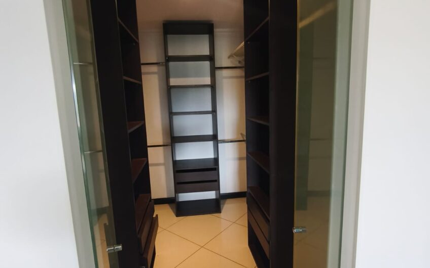 Penthouse amueblado de 3 habit. con vista en Avalon Country Santa Ana