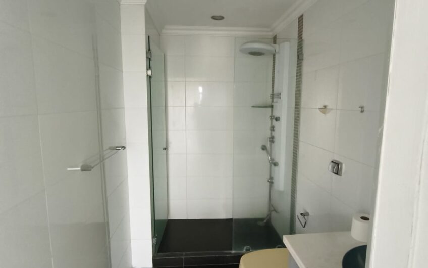 Penthouse amueblado de 3 habit. con vista en Avalon Country Santa Ana