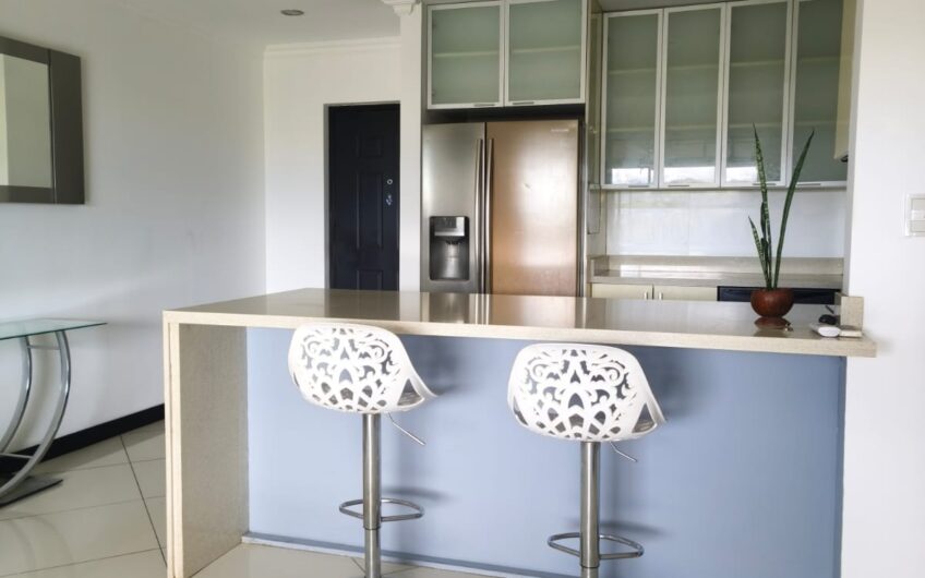 Penthouse amueblado de 3 habit. con vista en Avalon Country Santa Ana