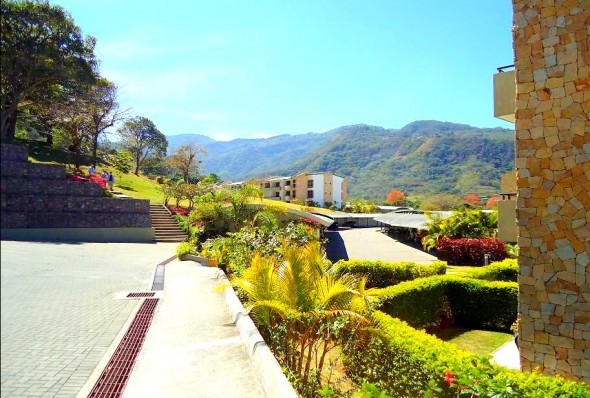 Penthouse amueblado de 3 habit. con vista en Avalon Country Santa Ana