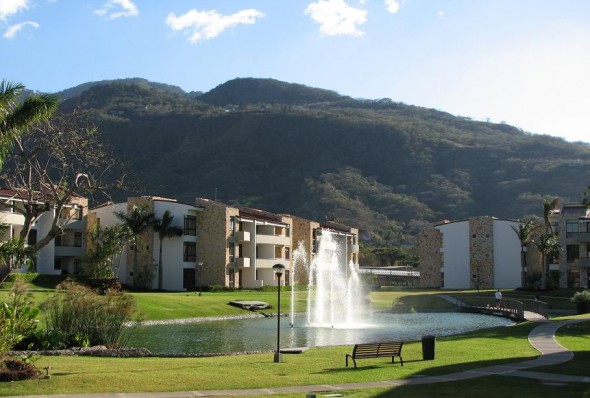 Penthouse amueblado de 3 habit. con vista en Avalon Country Santa Ana