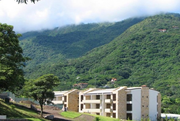 Penthouse amueblado de 3 habit. con vista en Avalon Country Santa Ana