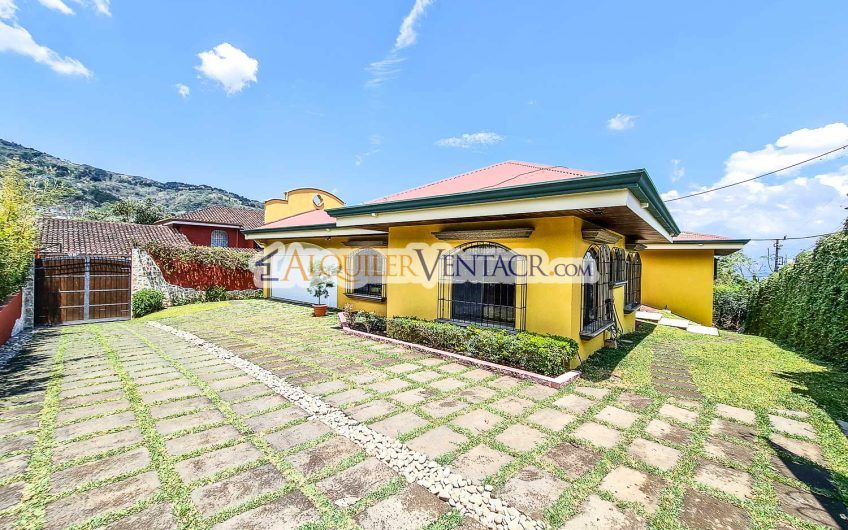 Casa de Un Nivel de 300 m2 con vista en San Antonio Escazú