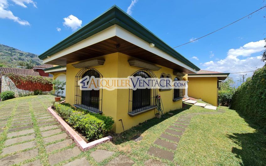 Casa de Un Nivel de 300 m2 con vista en San Antonio Escazú