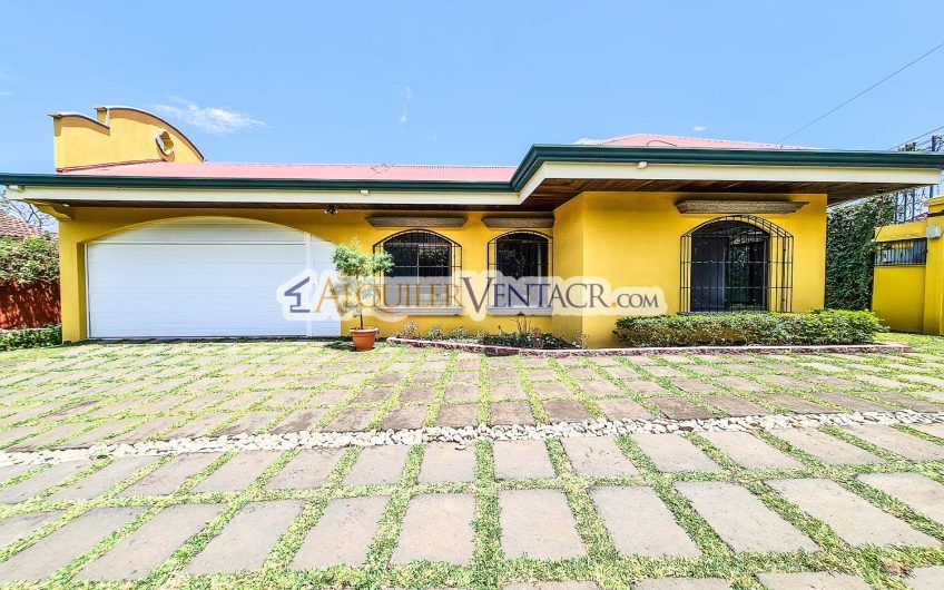 Casa de Un Nivel de 300 m2 con vista en San Antonio Escazú