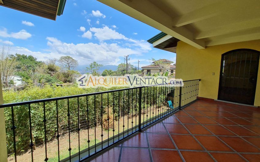 Casa de Un Nivel de 300 m2 con vista en San Antonio Escazú