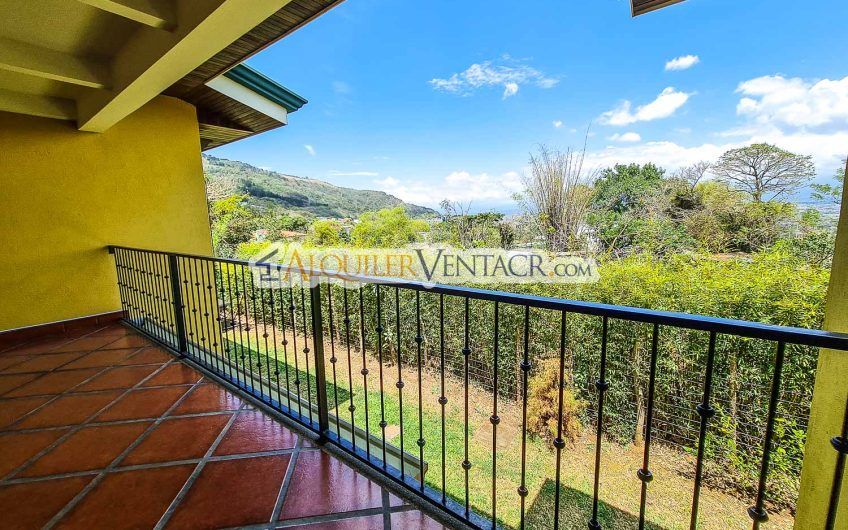 Casa de Un Nivel de 300 m2 con vista en San Antonio Escazú