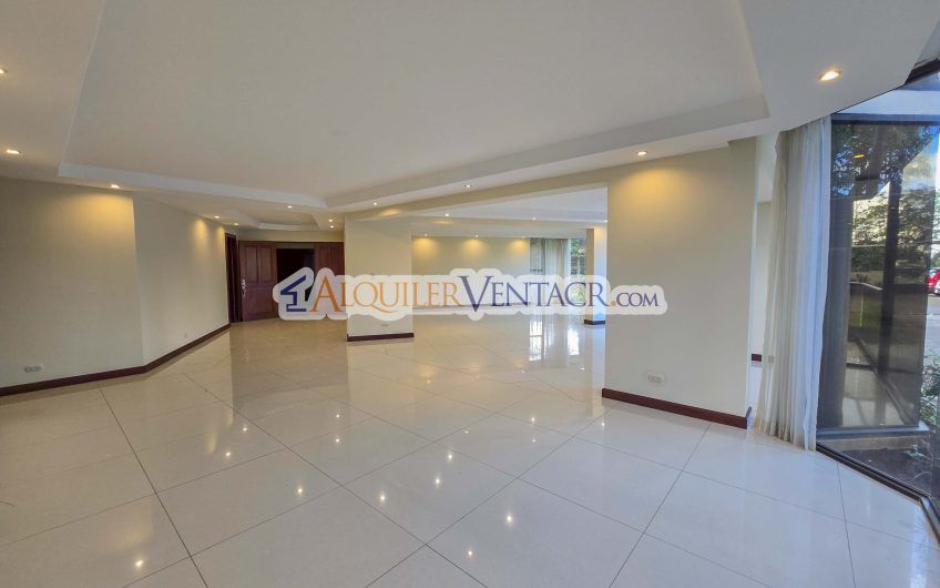 Apartamento de 300 m2 en 1er nivel en Bello Horizonte Escazú