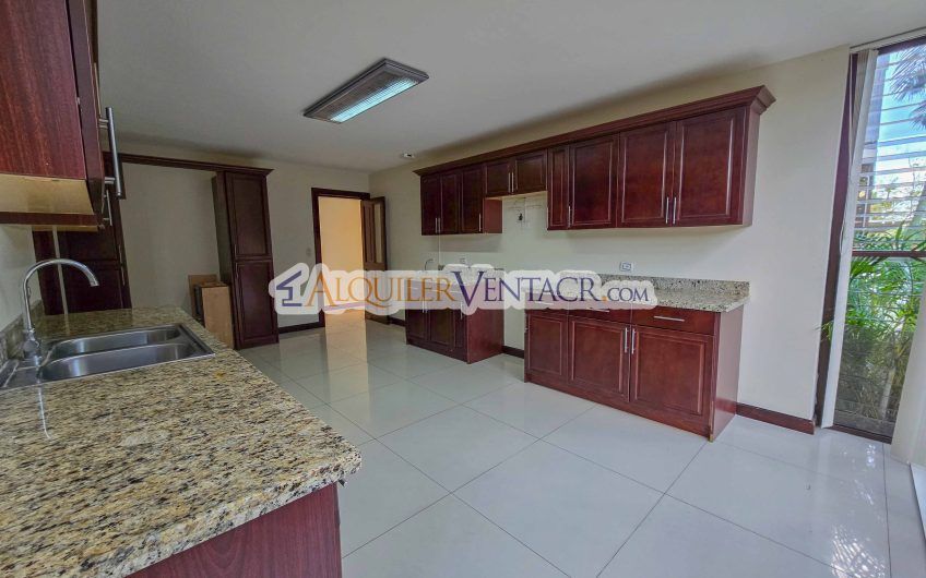 Apartamento de 300 m2 en 1er nivel en Bello Horizonte Escazú