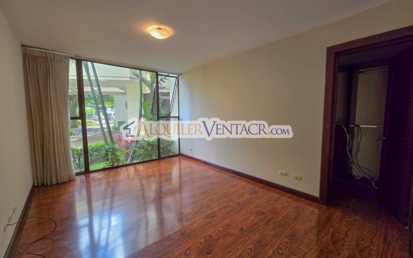 Apartamento de 300 m2 en 1er nivel en Bello Horizonte Escazú