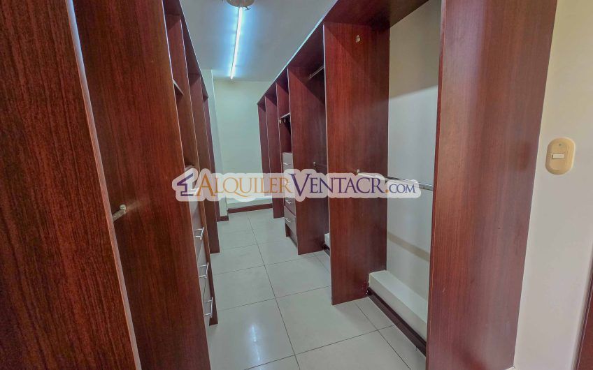 Apartamento de 300 m2 en 1er nivel en Bello Horizonte Escazú