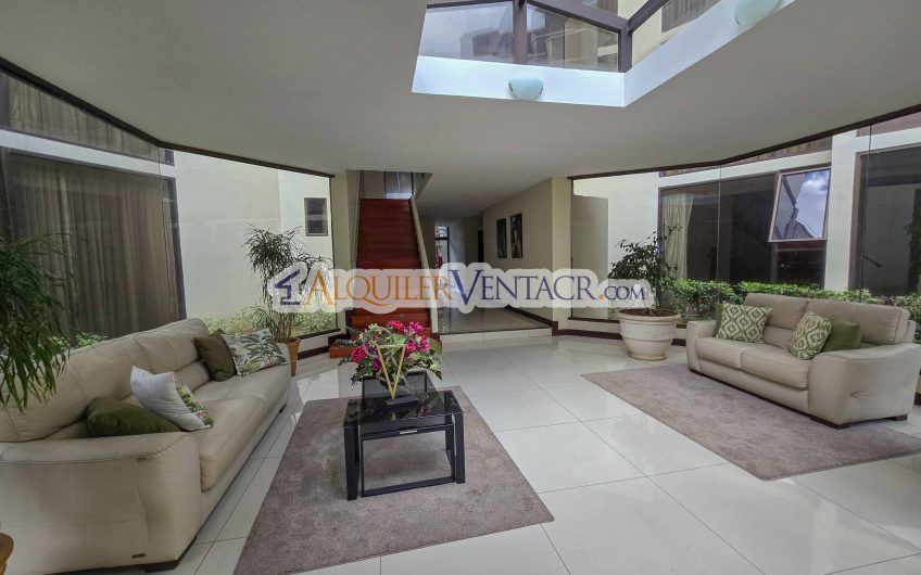 Apartamento de 300 m2 en 1er nivel en Bello Horizonte Escazú