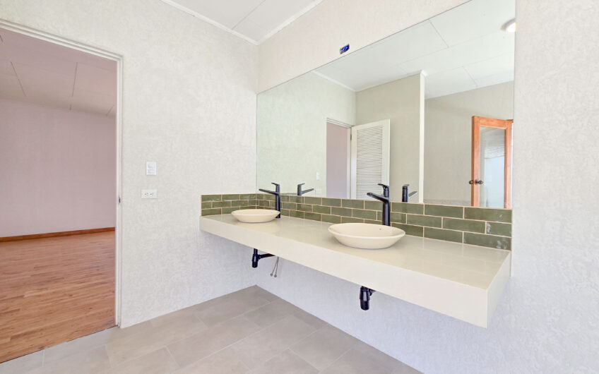 Casa de Un Nivel de 900 m2 y 3.500 m2 de lote con vistas en Escazú