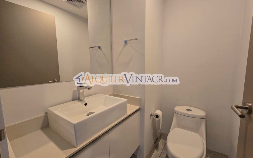 Lujoso apartamento de 3 habit.+ de servicio en Escazú Centro