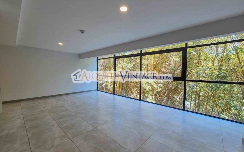 Lujoso apartamento de 3 habit.+ de servicio en Escazú Centro