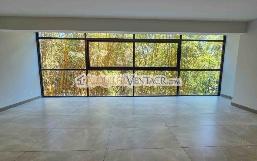 Lujoso apartamento de 3 habit.+ de servicio en Escazú Centro