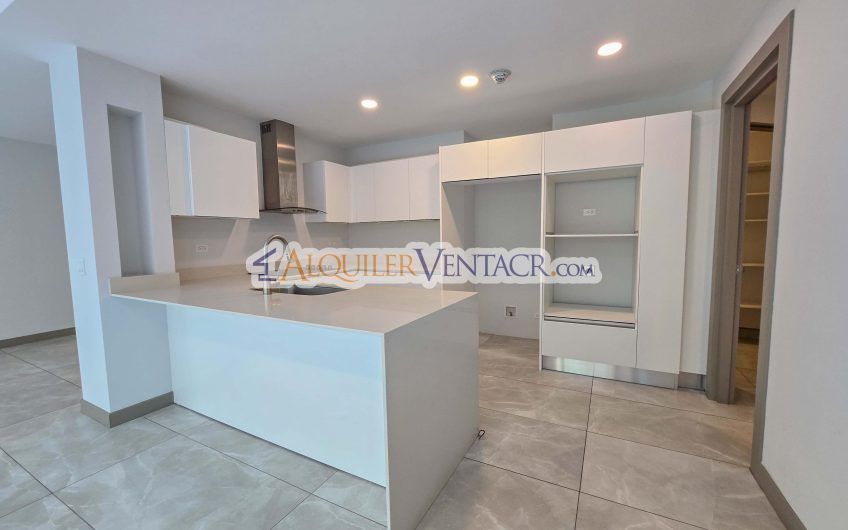 Lujoso apartamento de 3 habit.+ de servicio en Escazú Centro