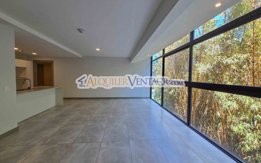 Lujoso apartamento de 3 habit.+ de servicio en Escazú Centro