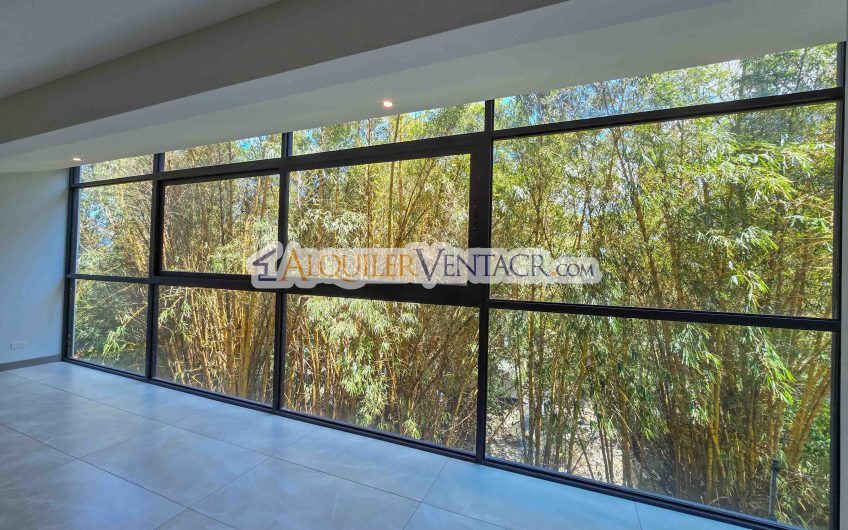 Lujoso apartamento de 3 habit.+ de servicio en Escazú Centro