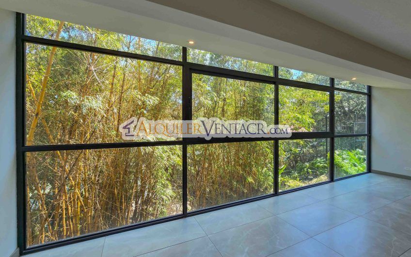 Lujoso apartamento de 3 habit.+ de servicio en Escazú Centro