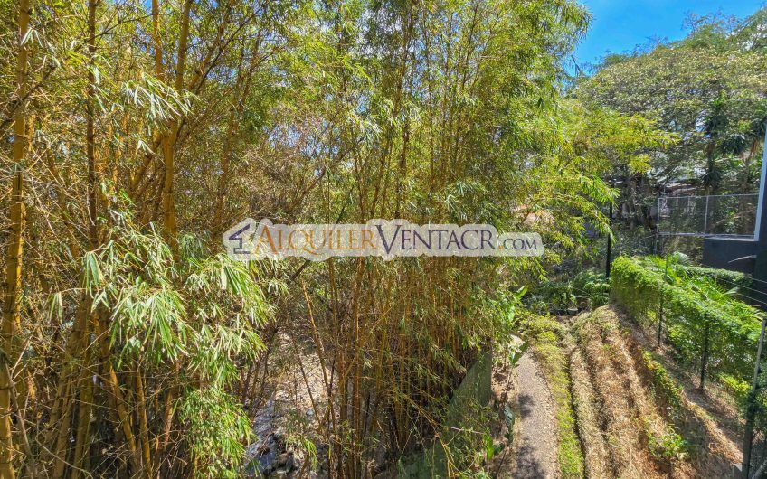 Lujoso apartamento de 3 habit.+ de servicio en Escazú Centro