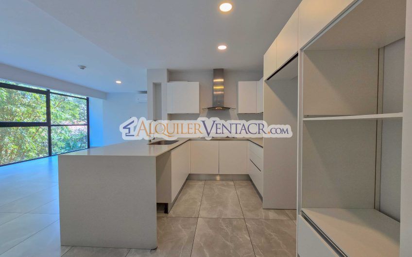 Lujoso apartamento de 3 habit.+ de servicio en Escazú Centro