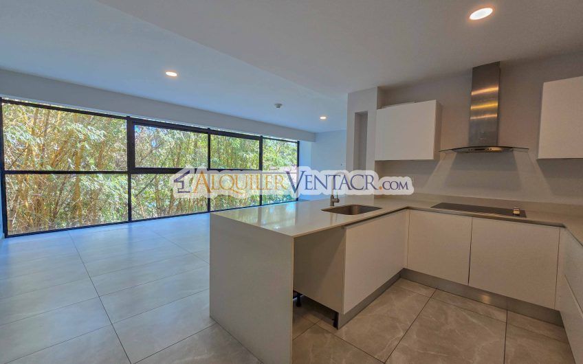 Lujoso apartamento de 3 habit.+ de servicio en Escazú Centro