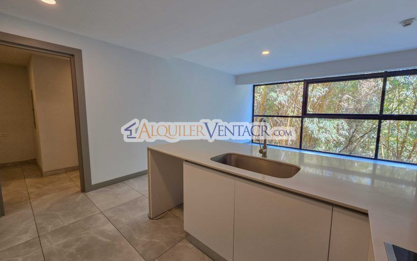 Lujoso apartamento de 3 habit.+ de servicio en Escazú Centro