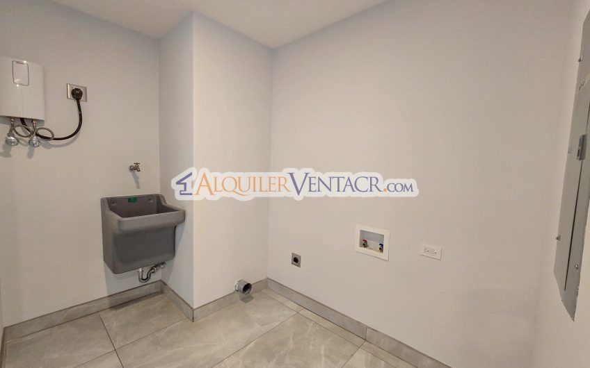 Lujoso apartamento de 3 habit.+ de servicio en Escazú Centro