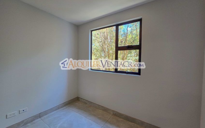 Lujoso apartamento de 3 habit.+ de servicio en Escazú Centro