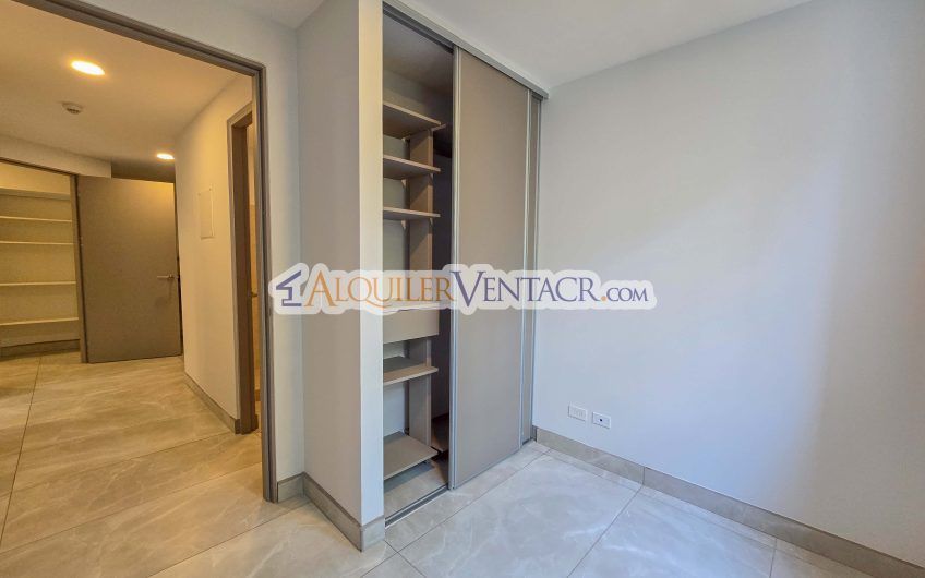 Lujoso apartamento de 3 habit.+ de servicio en Escazú Centro