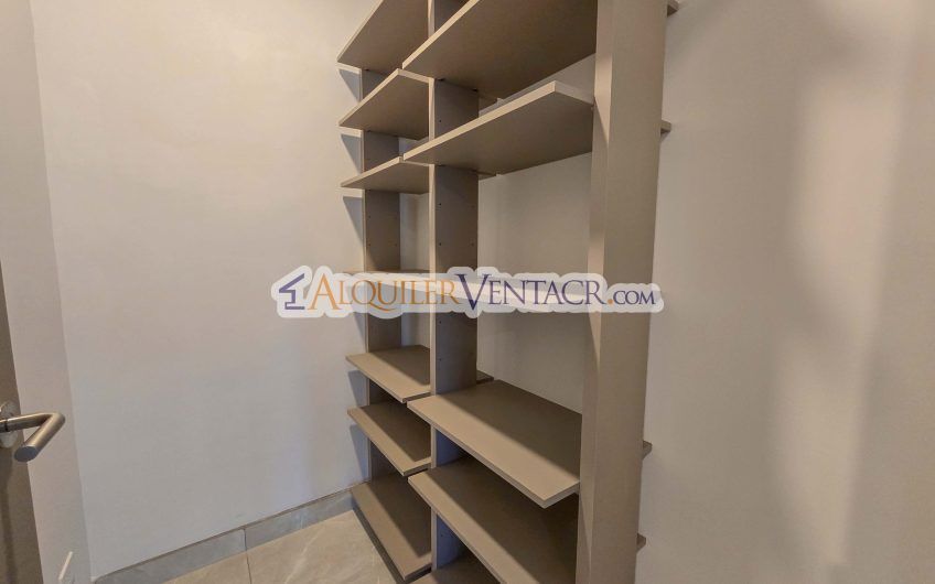 Lujoso apartamento de 3 habit.+ de servicio en Escazú Centro