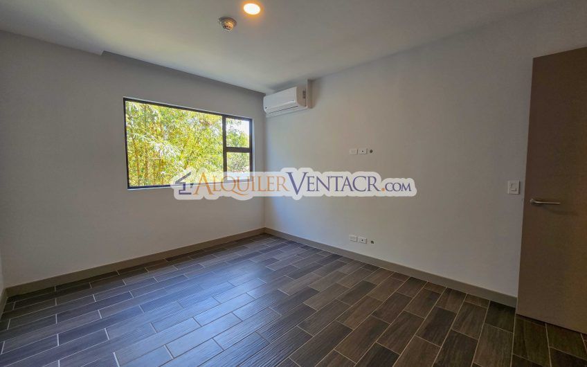 Lujoso apartamento de 3 habit.+ de servicio en Escazú Centro