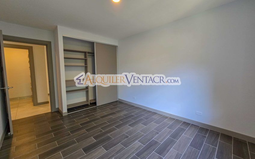 Lujoso apartamento de 3 habit.+ de servicio en Escazú Centro