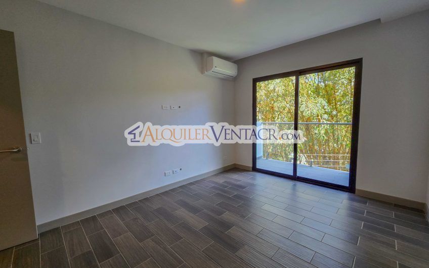 Lujoso apartamento de 3 habit.+ de servicio en Escazú Centro