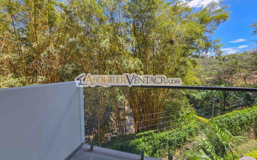 Lujoso apartamento de 3 habit.+ de servicio en Escazú Centro